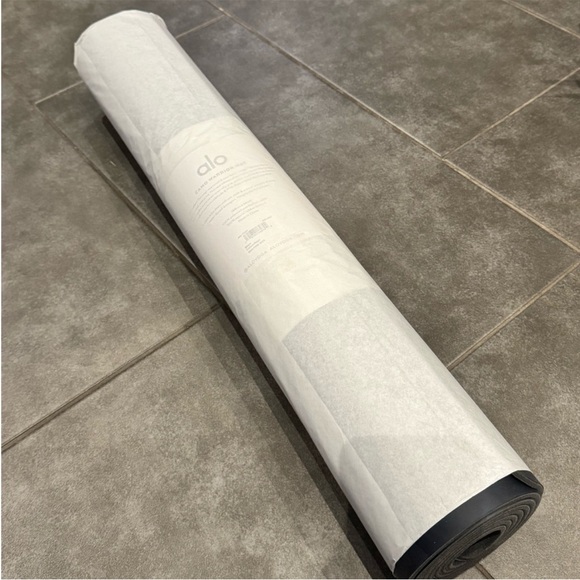 NEW IN 📦 ALO YOGA Warrior Mat in Camo /Black and gray 🧘🏻‍♀️ - Picture 3 of 5